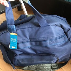 Lug shuttlebus weekender rolling luggage bag